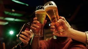 喝酒，舉杯，慶祝，(圖／Pexels)