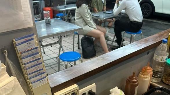 3客沒做「這事」惹火小吃店員　8千人怒了