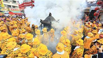 北港迓媽祖熱鬧登場！全台三大炮越炸越旺