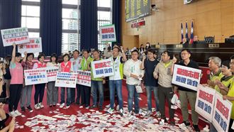 中市購物節「紙鈔滿天飛」　混亂中過三讀