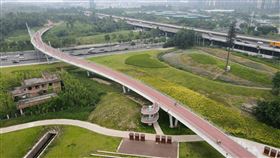 中國退林還耕 成都否認浪費1500億剷平環城綠道中國積極推動「退林還耕」，成都市近日傳出耗資人民幣341億元（約新台幣1500億元）打造的100公里環城綠道（圖）也要全部鏟平種田。對此，官方2日否認並稱這是謠言。（中新社提供）中央社 112年5月2日