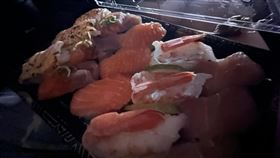 藍光,發光,壽司,大蝦(翻攝自 爆料公社)