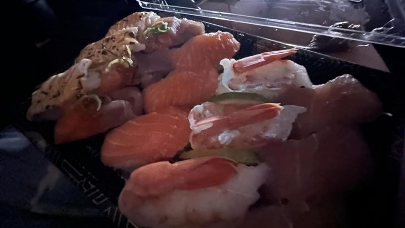 爭鮮赤蝦壽司「會發光」　北市衛生局要查