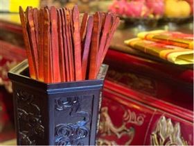 ▲籤筒。（圖 / 寶島神很大）