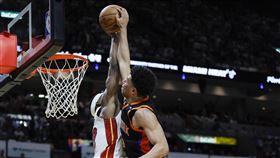 ▲巴特勒（Jimmy Butler）賞了葛萊姆斯（Quentin Grimes）1記麻辣鍋。（圖／路透社／達志影像）