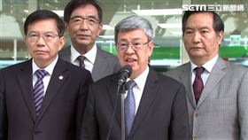 行政院長陳建仁今(9）日上午到台北金南郵局「慰勉郵局辦理全民共享普發現金臨櫃現領業務」。