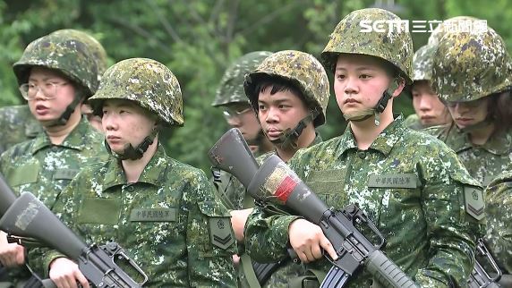 飆軍官6字經！女憲兵寫悔過書…求和被拒
