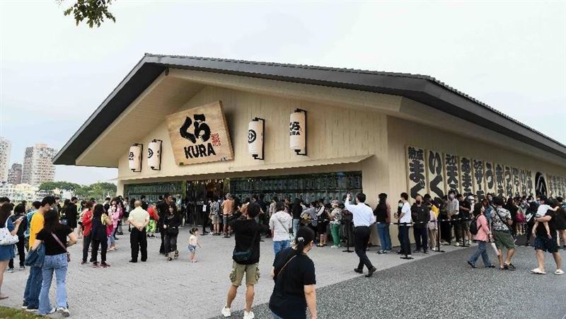 頭香9點到！藏壽司旗艦店開幕日湧破千人