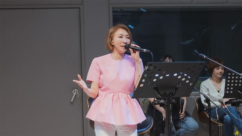 李翊君愛女深夜私會壯男　勸晚生小孩較好