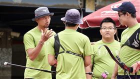 奧運國手魏均珩教練指導台大射箭隊。（圖／全大運提供）
