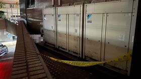 半裸,內褲,新北,三重,捷運,共構宅,墜樓,外梯