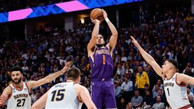 ▲太陽布克（Devin Booker）半場攻下19分。（圖／路透社／達志影像）
