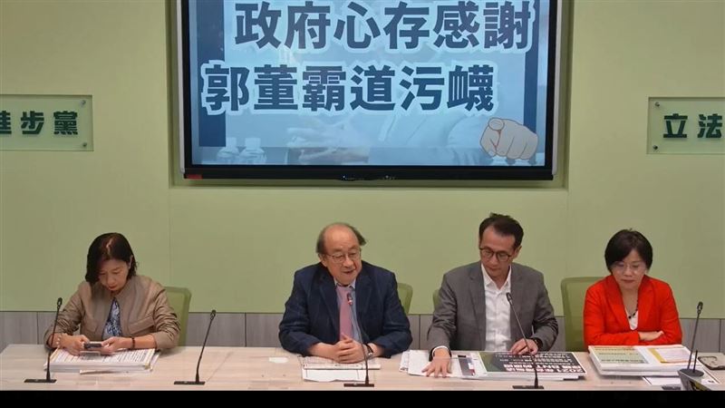 郭台銘指控阻擋買疫苗？柯建銘還原真相