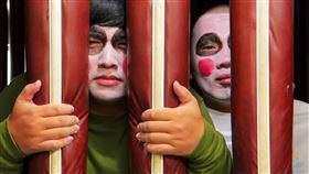 打擊詐欺！花蓮警「扮鬼拍宣導片」吸逾千人觀看　5分鐘畫面曝光。（圖／翻攝畫面）