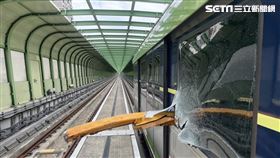 台中，興富發，文心愛悅，塔吊，吊臂，掉落，貫穿台中捷運車廂(圖／翻攝畫面)
