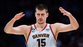  ▲金塊約基奇（Nikola Jokic）本場拿下「大三元」後，創下多個歷史紀錄。（圖／路透社／達志影像）
