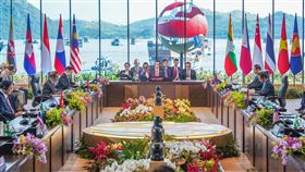東協峰會開幕東南亞國家協會（ASEAN）峰會10日在印尼舉行，東南亞各國領袖抵達會場參加開幕式。（東協提供）中央社記者李宗憲雅加達傳真  112年5月10日