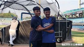 ▲吳俊偉與池恩齊合影。（圖／記者蕭保祥攝影）
