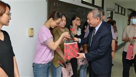 新北警獻祝福　感謝母親同仁辛勞