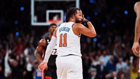 尼克布朗森（Jalen Brunson）打好打滿，轟下38分帶領球隊擊敗熱火續命。（圖／翻攝自尼克隊推特）