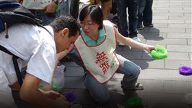 民間司法改革基金會貼照寫道，5/10下午，我們最敬愛的林淑雅老師在台中捷運事件中不幸辭世。噩耗過於突然，我們至今仍不願相信。（圖／翻攝自司改會臉書）