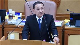 侯友宜：中華民國前途  由2300萬國民決定新北市議會10日進行市政總質詢，市長侯友宜（圖）面對議員質詢兩岸議題時強調，中華民國前途當然是由中華民國國民2300萬人來決定。中央社記者王鴻國攝  112年5月10日