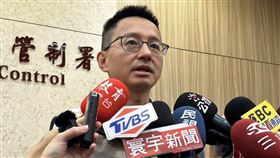 羅一鈞說明疑似A肝個案經檢驗已排除。（圖／記者簡浩正攝影）