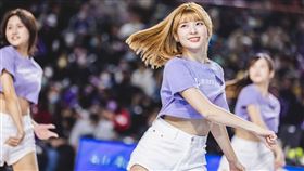 ▲瑟七同時擔任職棒統一獅啦啦隊「Uni-Girls」和職籃慕獅女孩「MUSE GIRLS」。（圖／新竹街口攻城獅提供）