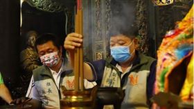 ▲重頭戲交香儀式。（圖／翻攝枋橋頭七十二庄天門宮臉書直播畫面）