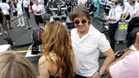 湯姆克魯斯和夏奇拉現身一級方程式賽車大賽「邁阿密大獎」。（圖／美聯社／達志影像）