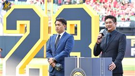 ▲彭政閔23號球衣引退儀式。（圖／中信兄弟球團提供）