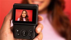 Canon PowerShot V10滿足創作者自拍短片、垂直拍攝、直播及即時串流的各種需求