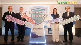 (左起) 社團法人中華民國糖尿病學會杜思德常務理事、社團法人中華民國糖尿病學會黃建寧理事長、衛生福利部疾病管制署急性傳染病組楊靖慧組長、社團法人中華民國糖尿病衛教學會王治元理事長