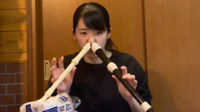女高中生技藝驚人　「一次吹兩根」暴紅