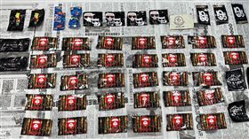 毒咖啡包沖馬桶滅證釀堵塞  花蓮警揪出吸毒男花蓮警方17日指出，日前獲報稱家中馬桶水管堵塞，疏通後發現疑似大量毒咖啡包，經清查，管線中清出毒咖啡包數量共50包，內容物呈第二級毒品安非他命等陽性反應，隨後循線鎖定大樓住戶22歲謝姓男子，謝男也坦承吸食毒品。（花蓮警分局提供）中央社記者張祈傳真  111年12月17日