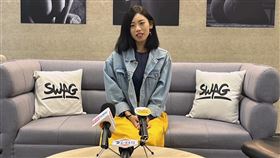 國軍女輔導長「內內」退伍，宣告進軍成人直播平台SWAG，9日舉辦出道記者會。（圖／記者李依璇攝影）