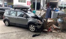 蘆洲,追撞,汽車,工廠,柱子