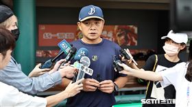 ▲中信兄弟新任總教練彭政閔受訪。（圖／記者劉彥池攝影）