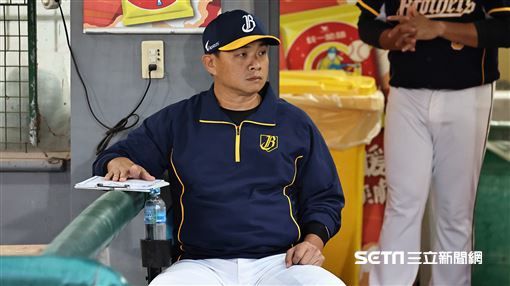彭政閔領隊新生活曝　笑會議多到忘記數量