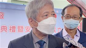 雲林虎尾糖廠開工  預估產2.57萬噸二砂糖台糖虎尾糖廠6日舉行111/112年期製糖開工儀式，台糖公司總經理王國禧（左）受訪時說，111年沒有颱風、雨量少，甘蔗採收約28萬公噸，產糖率目標為9%以上，預估可生產2.57萬噸本土二砂糖。中央社記者姜宜菁攝  111年12月6日