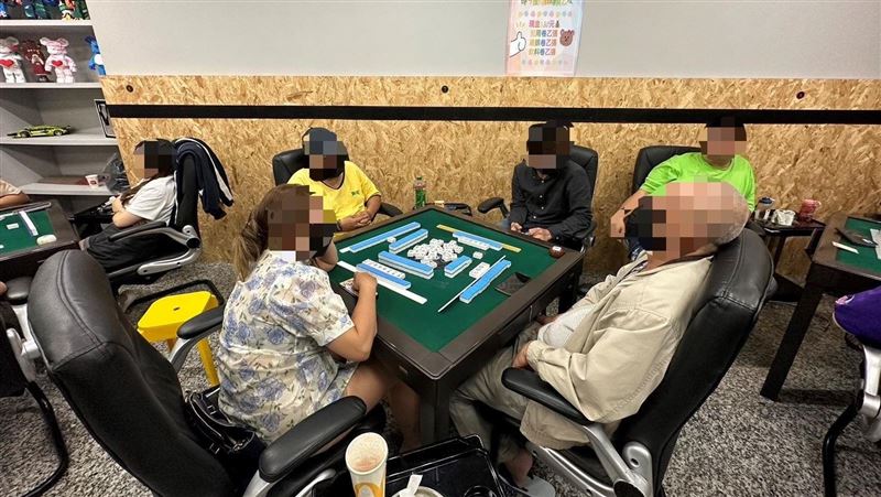 合法棋牌社變賭場！警逮25人報請撤銷執照
