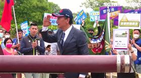 郭台銘赴金門發表和平宣言敲和平鐘