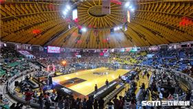 ▲高雄17直播鋼鐵人主場冷氣壞掉。（圖／記者劉彥池攝影）