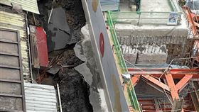 信義區天坑。（圖／翻攝畫面）