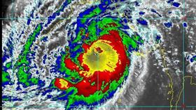 摩卡氣旋,強颱（圖／翻攝自鄭明典 臉書）