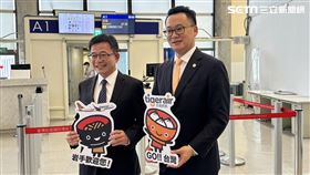 旅天下總經理李嘉寅，虎航董事長陳漢銘，0510台灣-花卷直飛首航，記者劉沛妘攝影