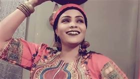 非洲國家蘇丹爆發內亂釀大規模死傷，當地著名的女歌手沙登·加杜德（Shaden Gardood）遭戰火波及不幸身亡，身後留下15歲的兒子，家屬已經悲痛證實其死訊。臉書