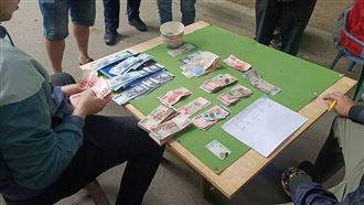 公園賭「士九」　警逮11老人加起來654歲