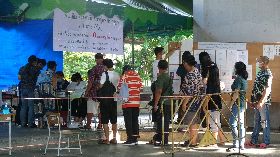 泰國大選 公民排隊等待投票