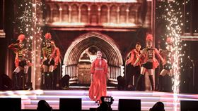 「2023真愛秀・ 藍寶石大歌廳」演唱會張秀卿性感開唱。（圖／高雄流行音樂中心提供）